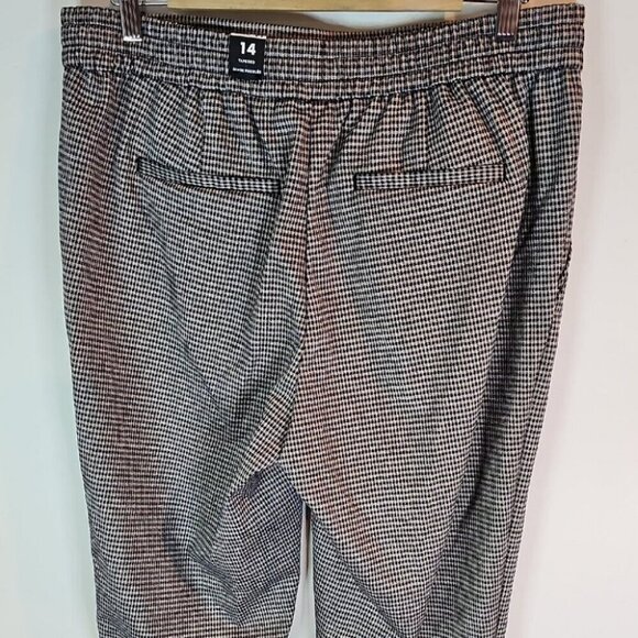 Reitmans Size 14 Black and White Patterned Tapered Pants - Picture 5 of 9